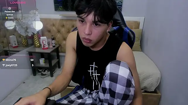 Živý XXX chat StiwenTwink