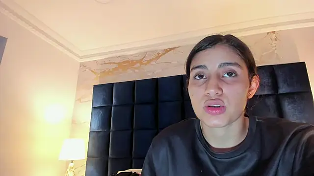 Chat +18 de IsabelaStefano ao vivo