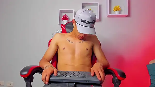 Poseidon_Core_ live XXX chat