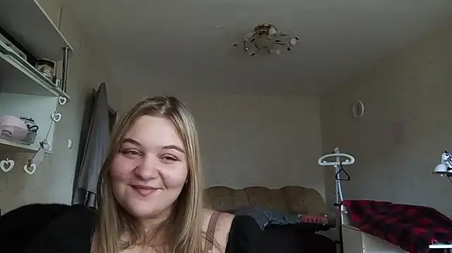 TypicalWoman Webcam show