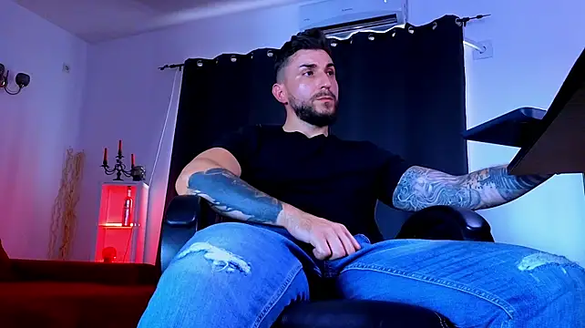 MightyAaron66's Live XXX Chat