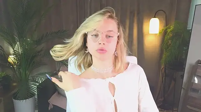Chat XXX en directo de NoraMoreau