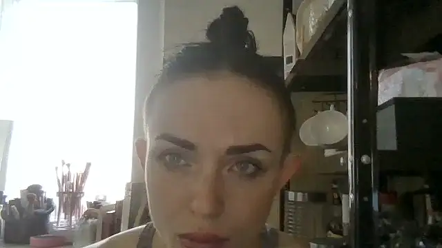 Trinsy_Love Adlı Modelin Canlı XXX Sohbeti