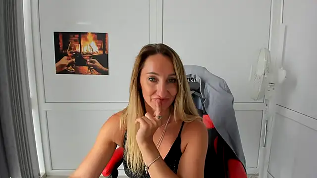 LilyDreamm's Live XXX Chat