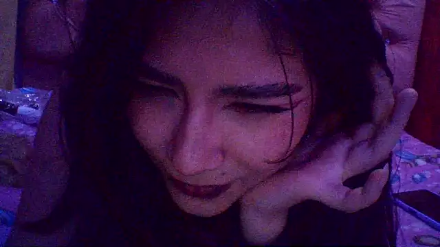 Thania-'s Live XXX Chat