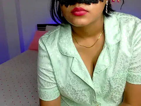 Sizzling_Shanayaa Adlı Modelin Canlı XXX Sohbeti