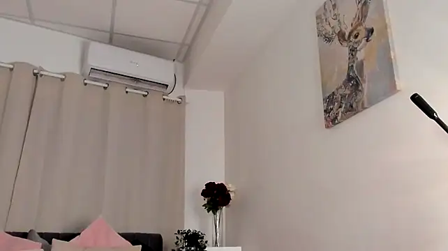 Divine_Madeleine's Live XXX Chat