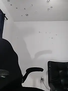 LucyDiamonds1's Live XXX Chat