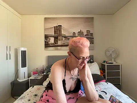 Curvy-Jinx Adlı Modelin Canlı XXX Sohbeti