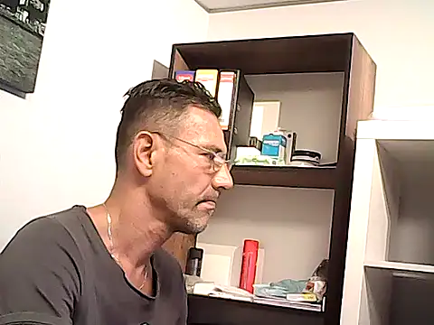 mastercharisma35 XXX чат на живо