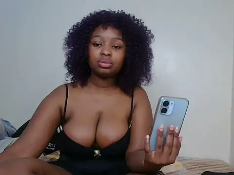bigass_maya's Live XXX Chat