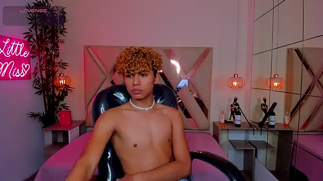 XXX chat uživo modela Anyelo_Twink