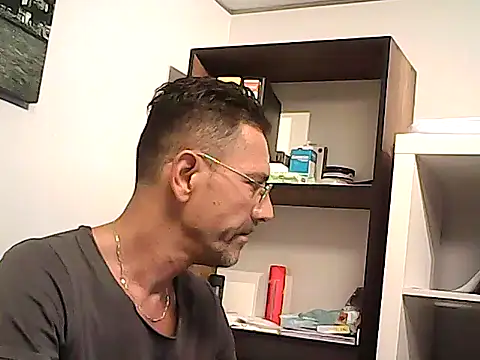 mastercharisma35 Adlı Modelin Canlı XXX Sohbeti