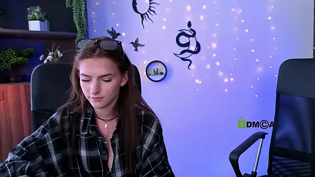 lisa_dark_ Show in webcam