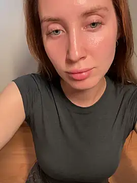 MiaMoore333のウェブカメラショー