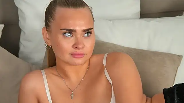MonicaWestt's Live XXX Chat