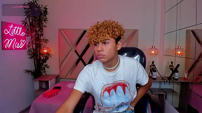 Anyelo_Twink Live XXX Chat