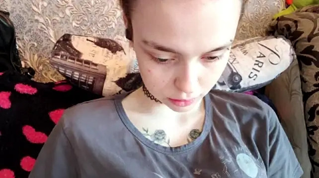 Chat +18 de CaraDelevingnee ao vivo