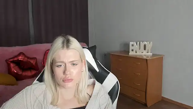 BlondyLedy live XXX chat