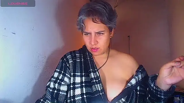Yessi_roussen Live XXX chat