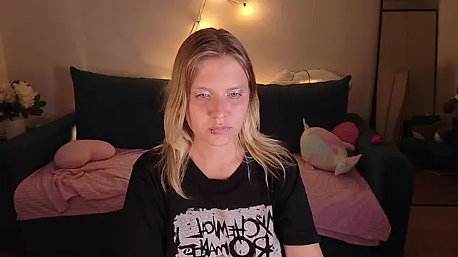 Chat +18 de Viki_Charm ao vivo