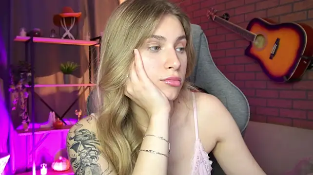 צ'אט XXX בשידור חי של EllieCutes