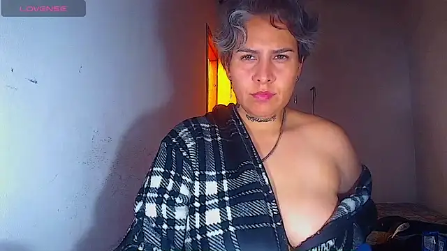 Yessi_rousse élő XXX-chatje