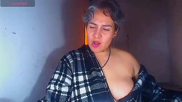Czat XXX na żywo – Yessi_rousse