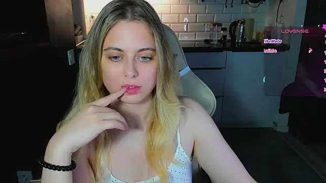 blonde_kellyy 现场XXX聊天