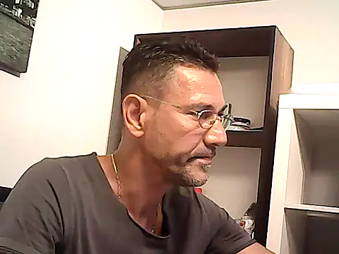 mastercharisma35 Adlı Modelin Canlı XXX Sohbeti