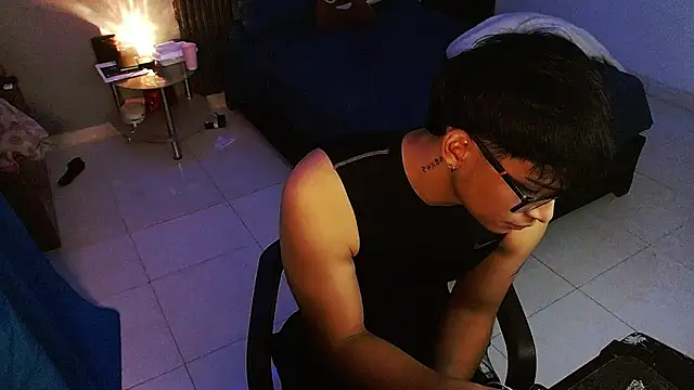 Mr_yisuzz ওয়েবক্যাম শো