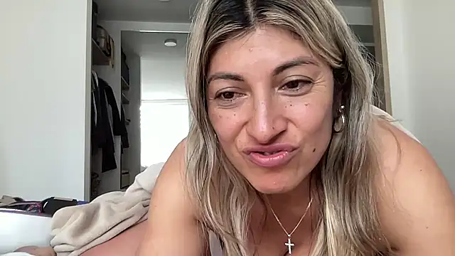 LunaBeya Chat XXX in diretta