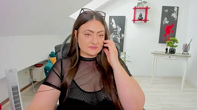 MistressDarrah's Live XXX Chat