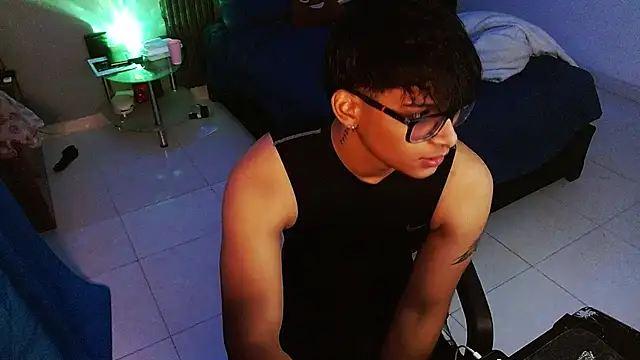 Živý XXX chat Mr_yisuzz