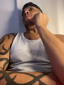 Show de webcam de Tatuadomoreno23cm