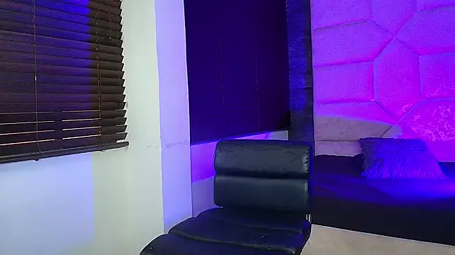 Show modela Tyler_Mcrey na web-kameri