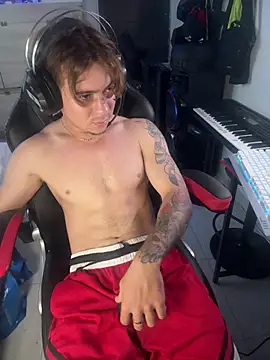 AngelLatinBoy 即時 XXX 聊天