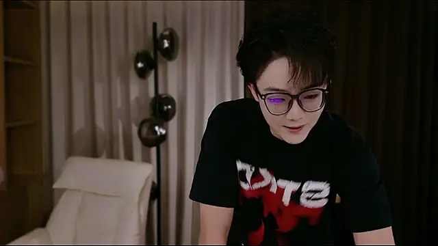 โชว์เว็บแคมของ CaiYizhixun