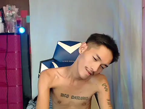 riks_tyler Pertunjukan Webcam