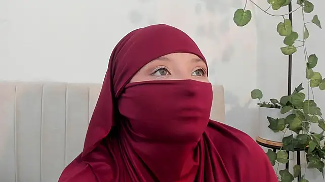 צ'אט XXX בשידור חי של Maysanoor