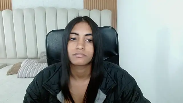 shaneelle XXX чат на живо