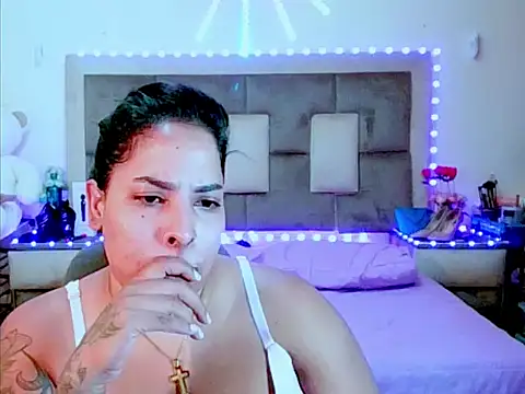 indiantopaz694u Adlı Modelin Canlı XXX Sohbeti