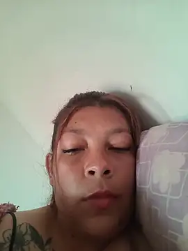 XXX chat uživo modela CurvyMilen
