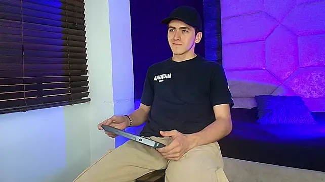 XXX chat uživo modela Tyler_Mcrey