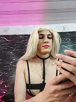 crislingery_dolli Show in webcam