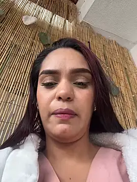 Chat +18 de Sara-77 ao vivo