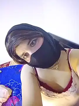 Banouti_23 在線直播表演