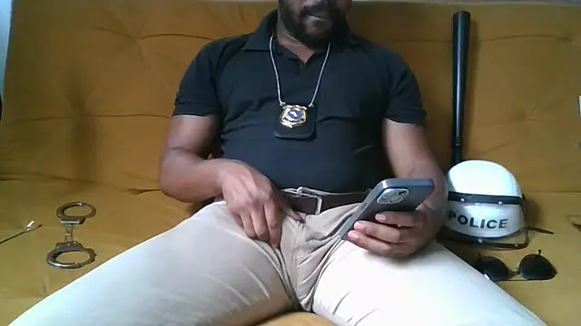 Chat XXX ao vivo de POLICEOFFICERTONY