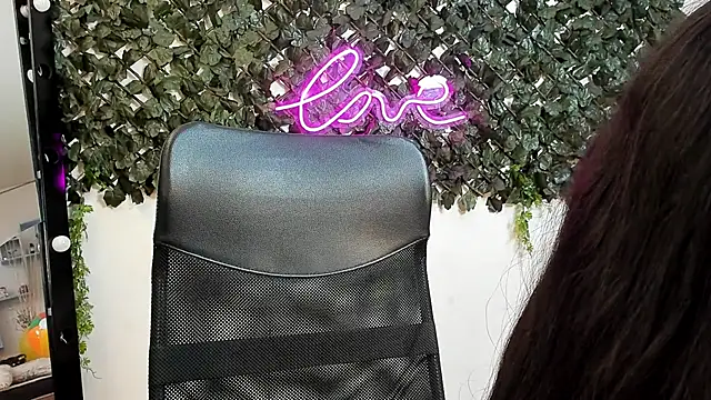 DestinyHills' Live XXX Chat