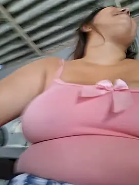 Mommy_Mature_Tits' Live XXX Chat